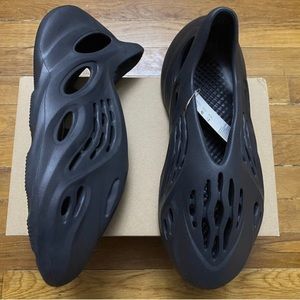 Black yeezy Foam runners